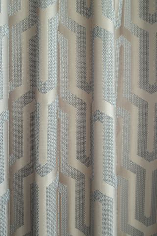 Fertigschal Tiaro beige / silber mit verdeckter Schlaufe BxH 140x245cm