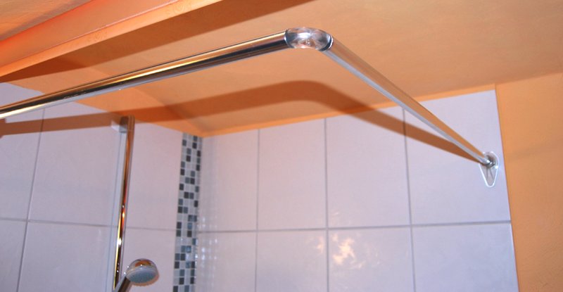 Universal Winkelduschstange Farbe: silber
